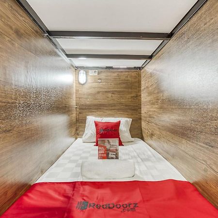 Reddoorz Hostel @ Feliz Noche Cengkareng Jakarta Extérieur photo