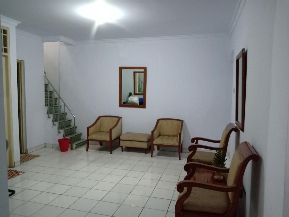 Reddoorz Hostel @ Feliz Noche Cengkareng Jakarta Extérieur photo