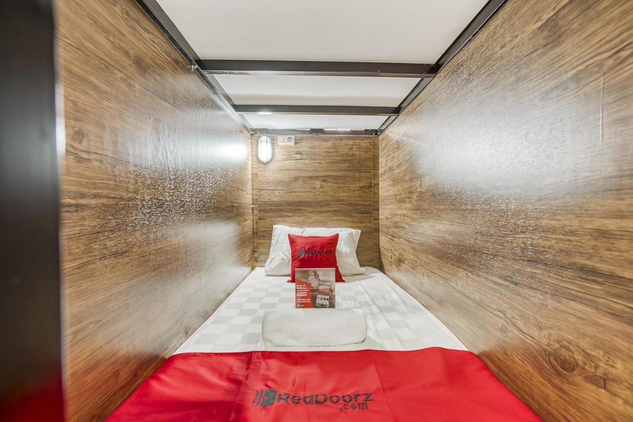 Reddoorz Hostel @ Feliz Noche Cengkareng Jakarta Extérieur photo