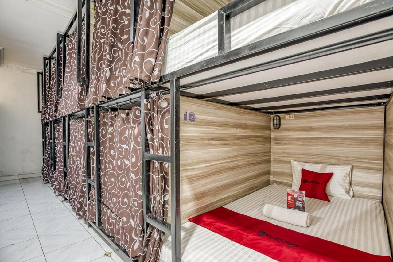 Reddoorz Hostel @ Feliz Noche Cengkareng Jakarta Lits d'auberge photo