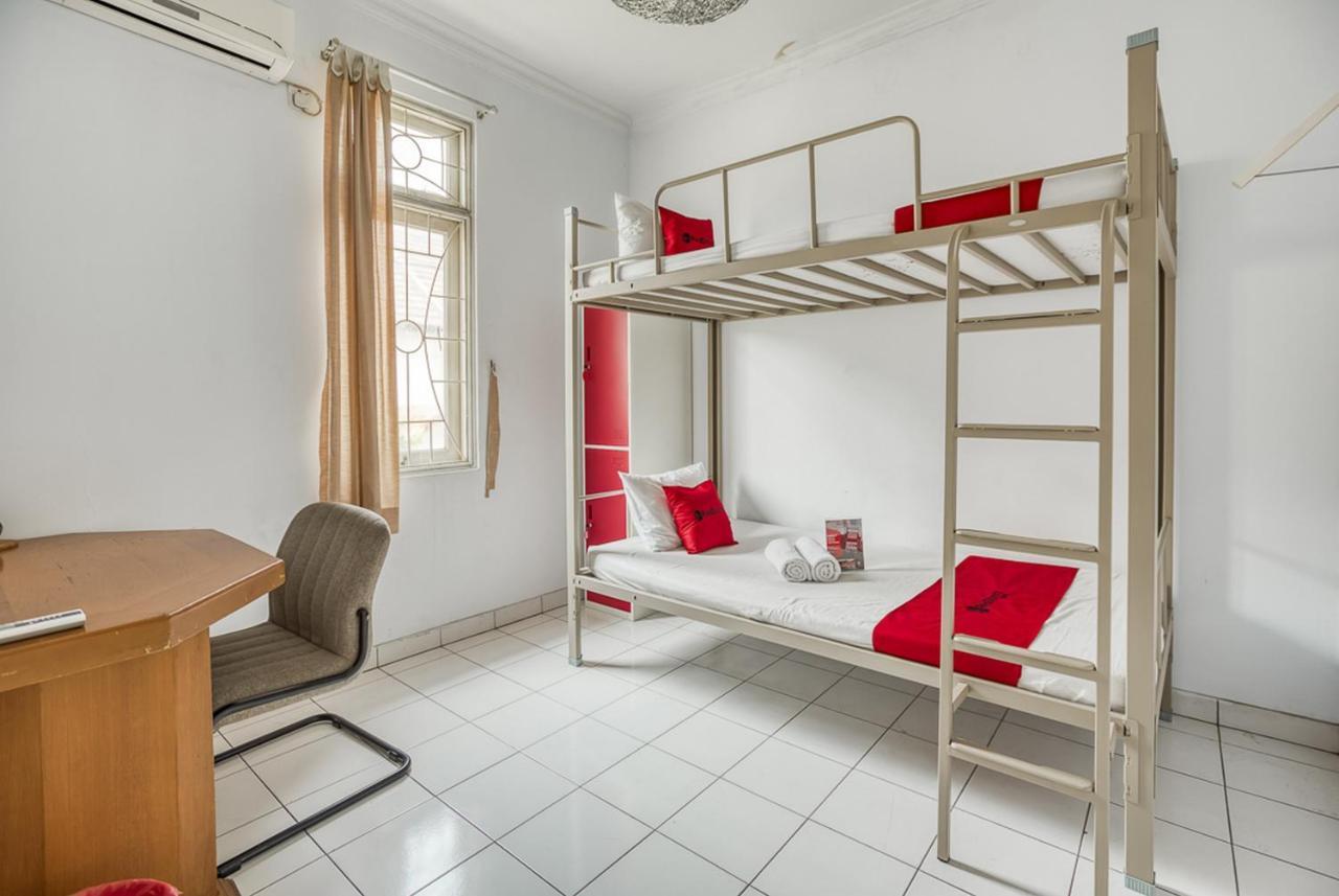 Reddoorz Hostel @ Feliz Noche Cengkareng Jakarta Lits d'auberge photo